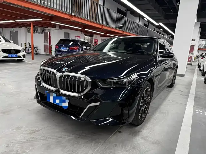 BMW 5 Series 2024 525Li M Sports Suit - View 1