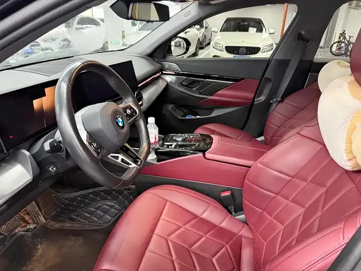 BMW 5 Series 2024 525Li M Sports Suit 10