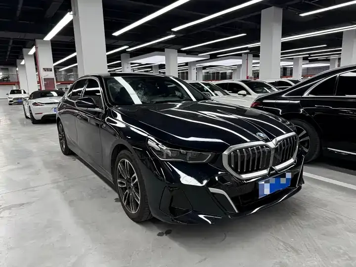 BMW 5 Series 2024 525Li M Sports Suit 3