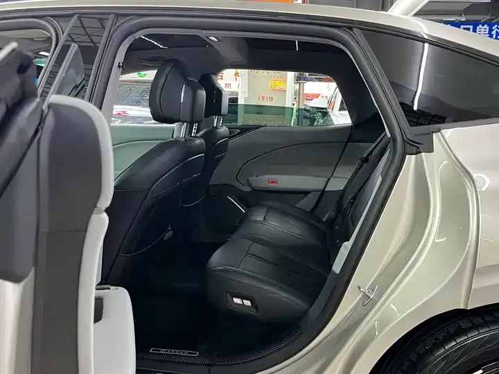 Zeekr 007 2024 4WD Edition 75kWh 8