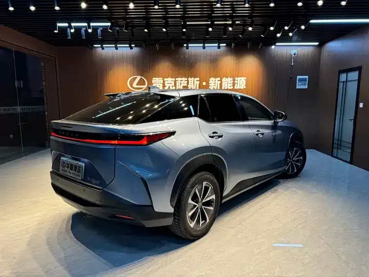 Lexus RZ 2023 450e 4WD Vertical Edition 3