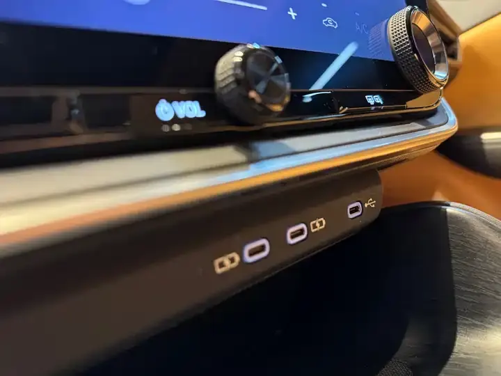 Lexus RZ 2023 450e 4WD Vertical Edition 9