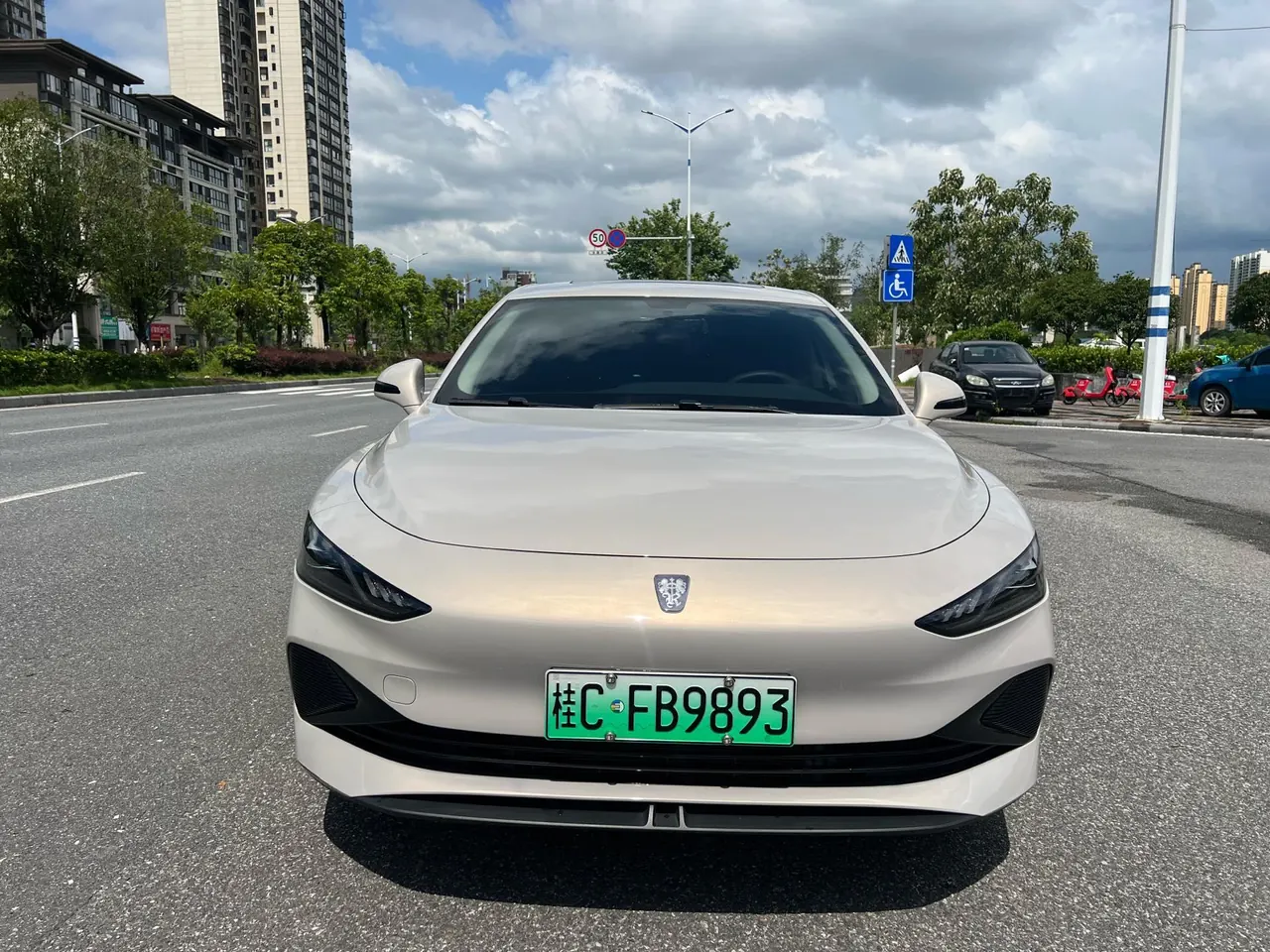 Roewe 2025 D7 DMH 1.5 World Championship Edition Automatic Gear 2