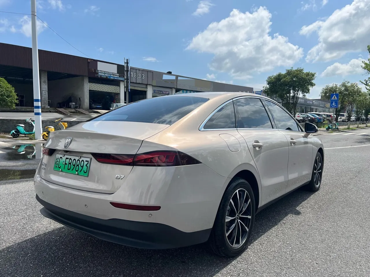 Roewe 2025 D7 DMH 1.5 World Championship Edition Automatic Gear 4
