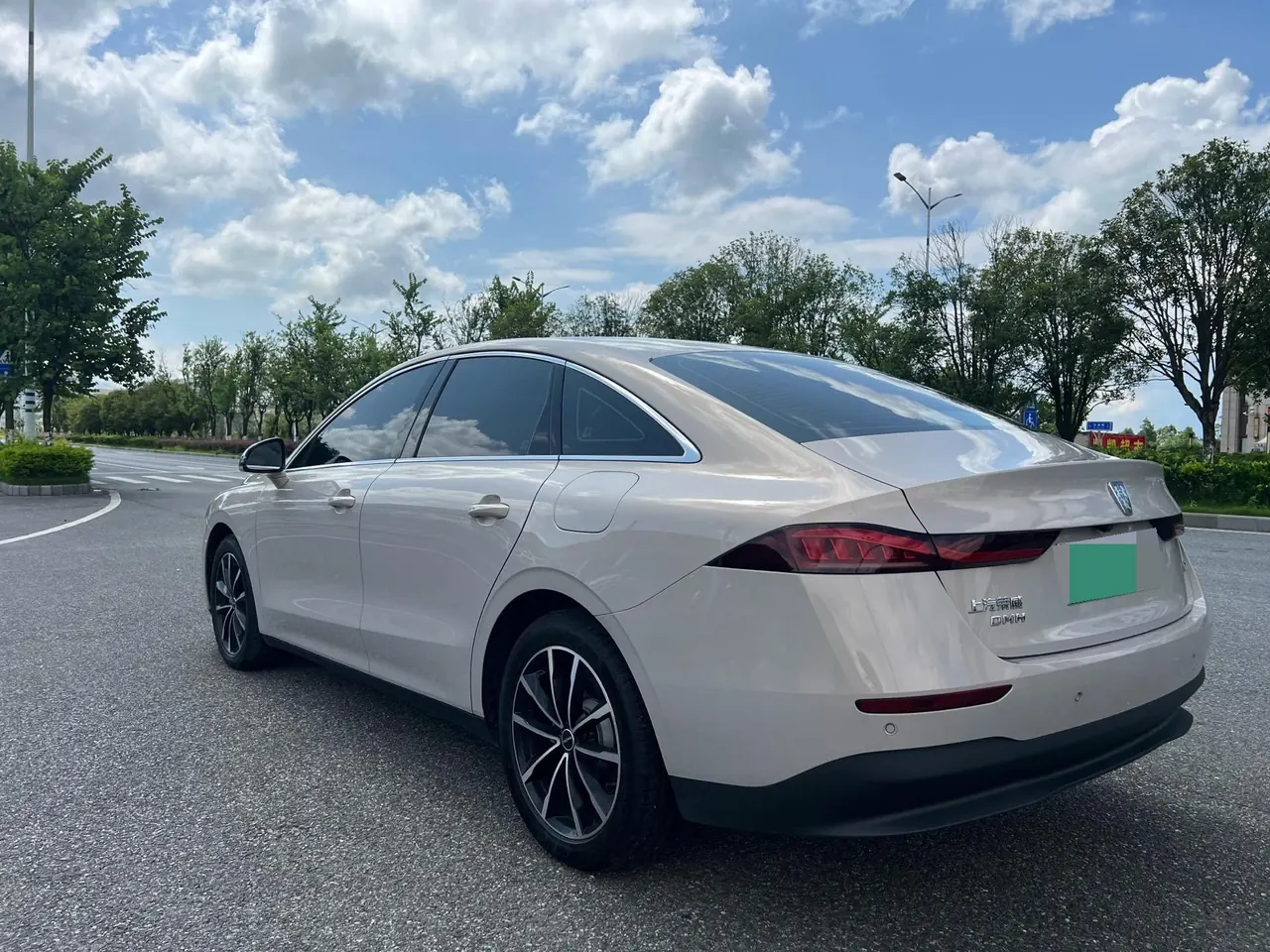 Roewe 2025 D7 DMH 1.5 World Championship Edition Automatic Gear 6