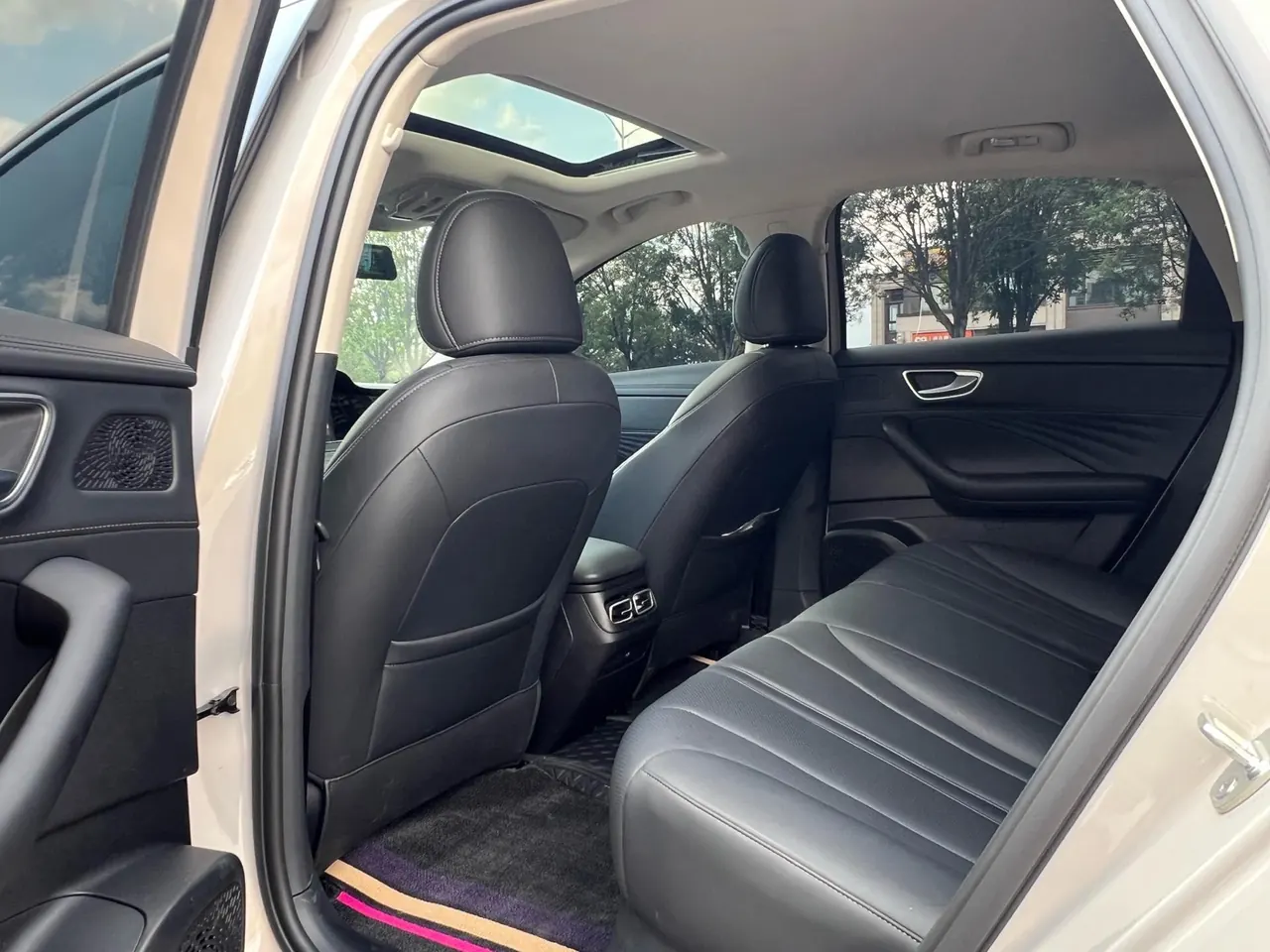 Roewe 2025 D7 DMH 1.5 World Championship Edition Automatic Gear 9