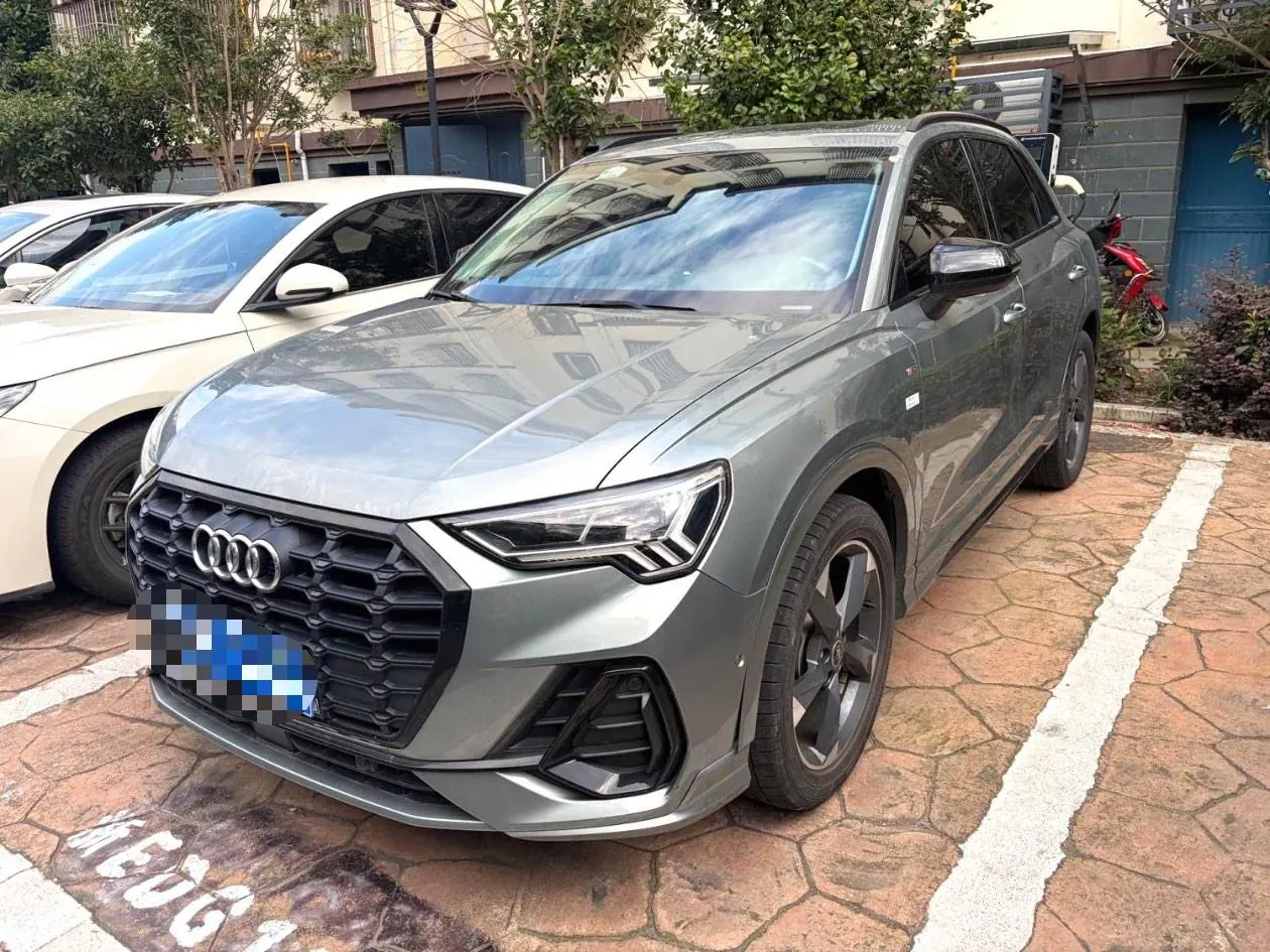 Открыть галерею: Audi 2022 Q3 1.4TFSI 35TFSI Fashion Dynamic Automatic