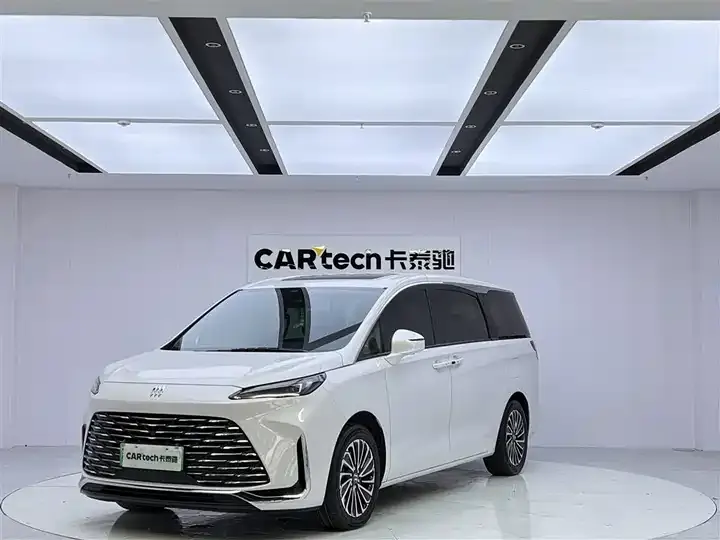 Buick GL8 New Energy 2025 Lu Shang Exclusive Edition - View 1