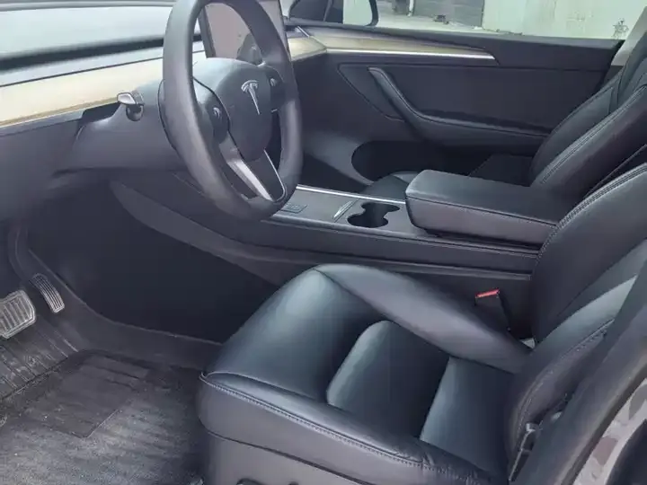 2022 Model Y Refreshed Rear-Wheel-Drive Version 4