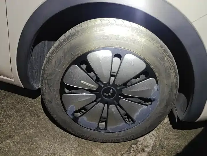 WuLing Plantronics 2023 410km LingBox Premium 6