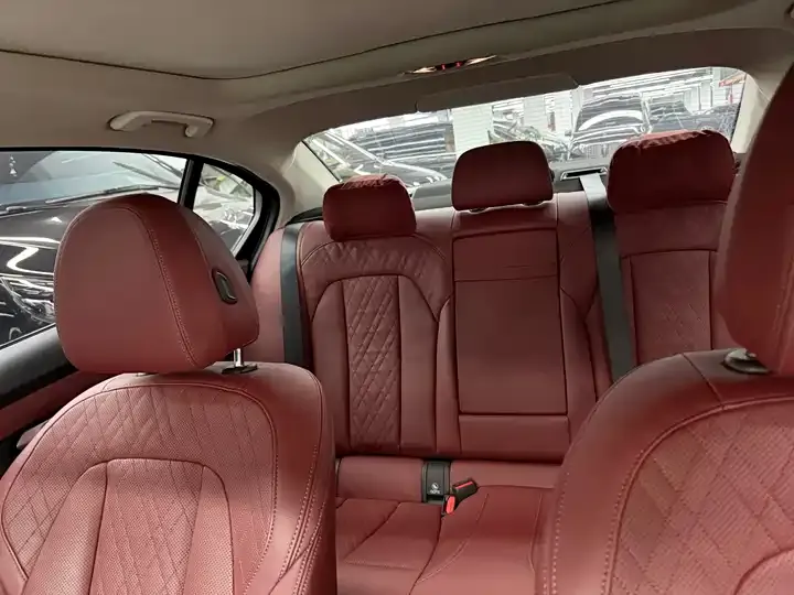 BMW 3 Series 2025 325i M Sports Suit 10