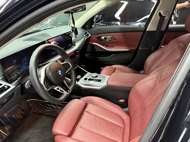 BMW 3 Series 2025 325i M Sports Suit 4