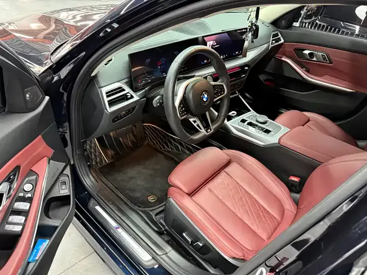 BMW 3 Series 2025 325i M Sports Suit 5