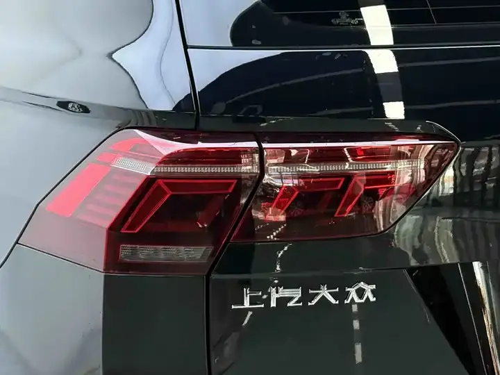 Tiguan L 2022 380TSI automatic four-wheel drive R-Line Yuexiang Edition 7 seats 8