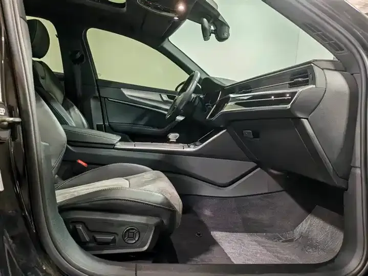 Audi A6L 2021 40 TFSI Deluxe Dynamic 7