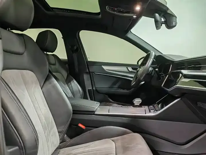 Audi A6L 2021 40 TFSI Deluxe Dynamic 8