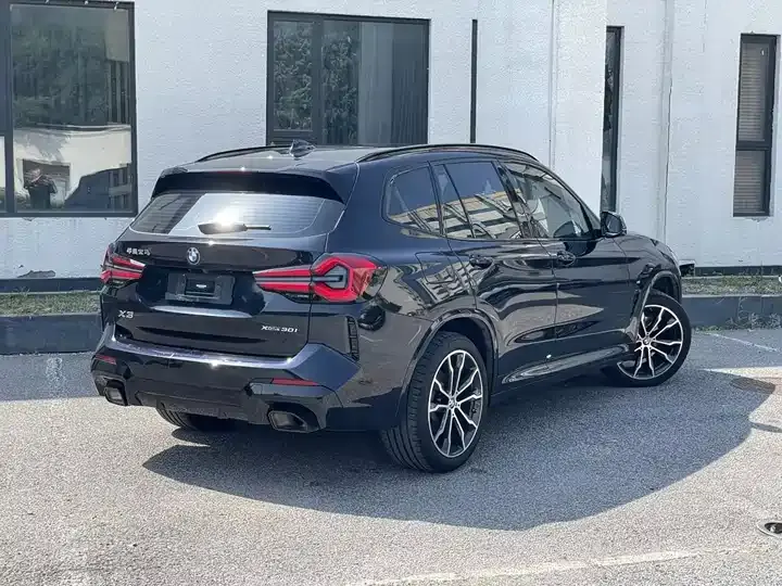 BMW X3 2022 xDrive30i Leading M Obsidian Night Suit 3