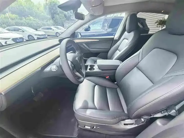 2022 Model Y Refreshed Rear-Wheel-Drive Version 4