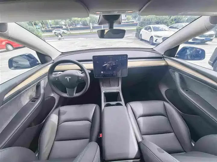 2022 Model Y Refreshed Rear-Wheel-Drive Version 5