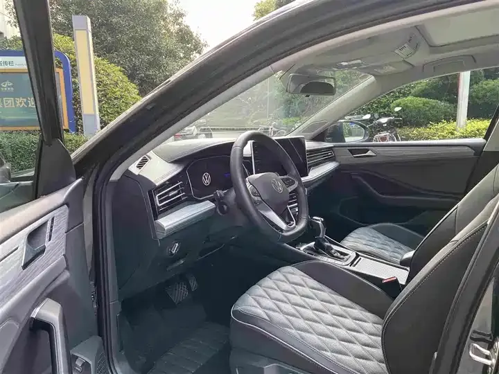 Sagittarius 2024 300TSI DSG Exceed Edition 6