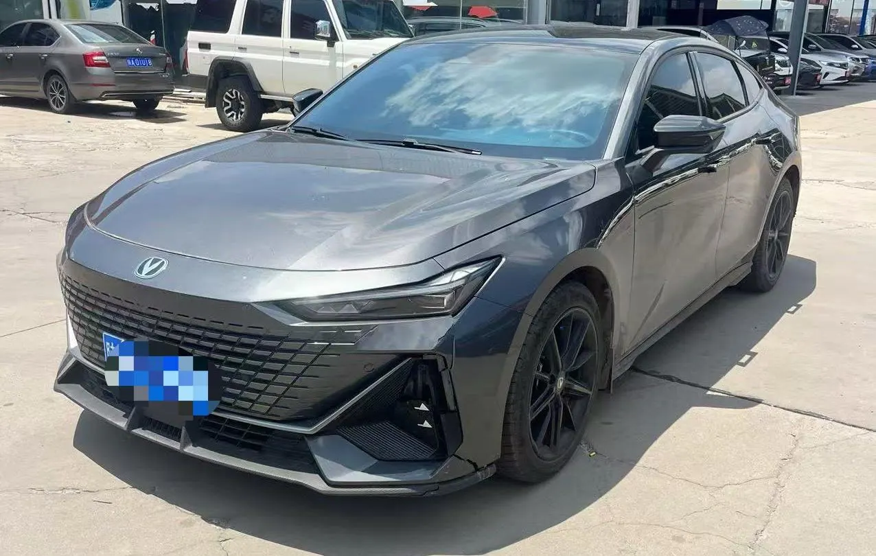 ChangAn 2023 UNI-V 1.5T honorable automatic gear - View 1