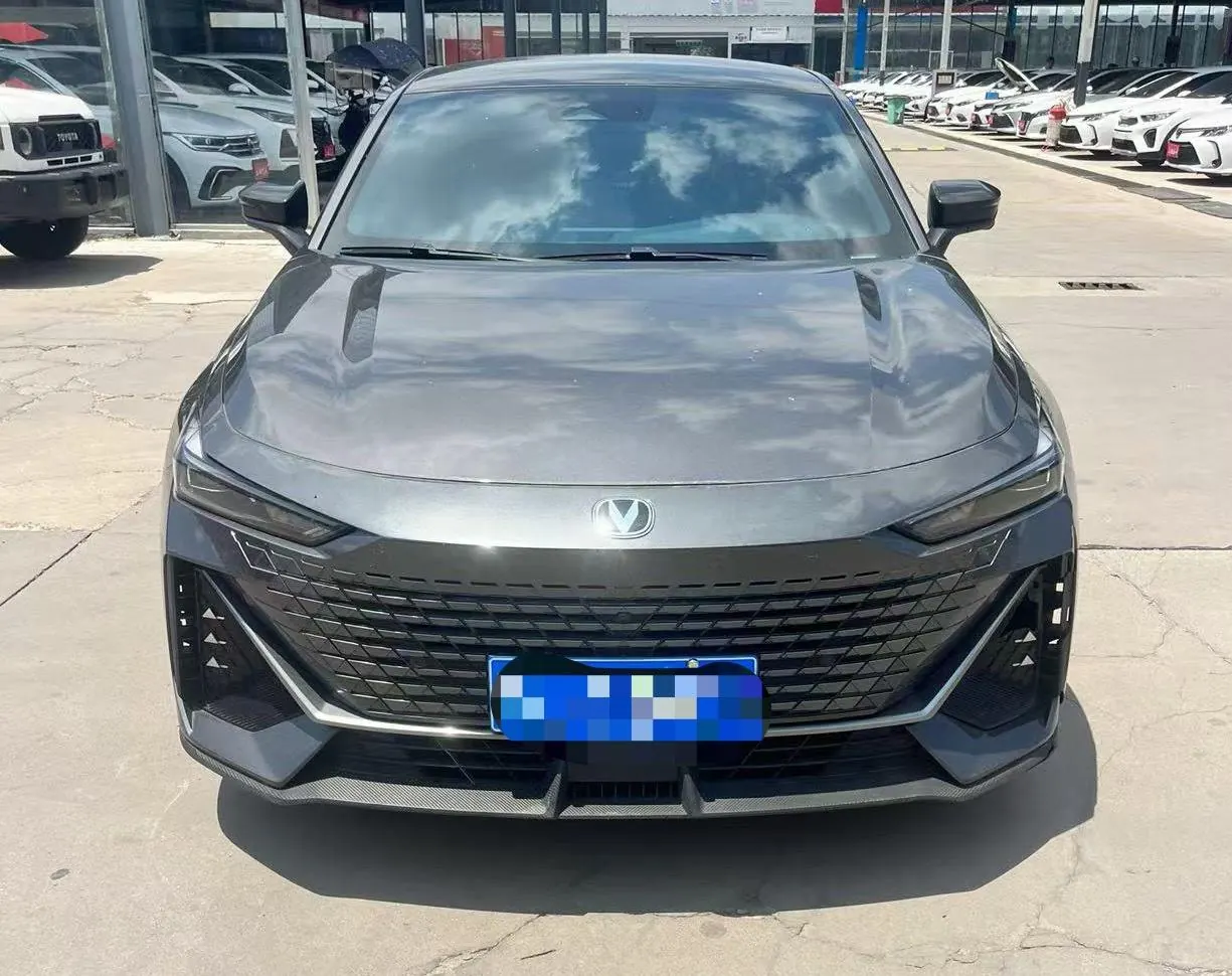 ChangAn 2023 UNI-V 1.5T honorable automatic gear 2