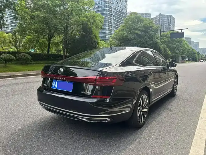 Passat 2023 facelift 330TSI Elite Edition 4