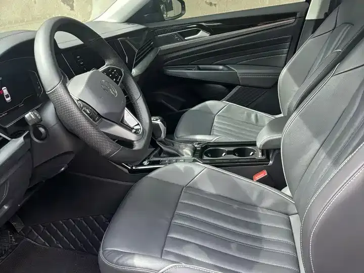 Passat 2023 facelift 330TSI Elite Edition 6