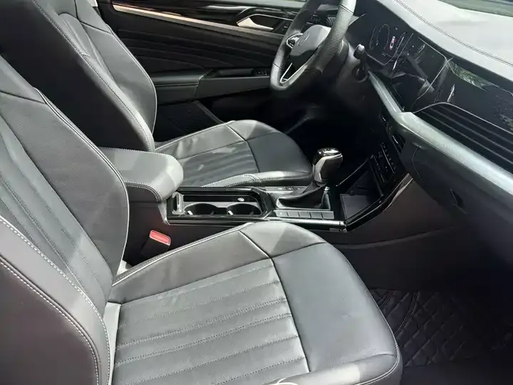 Passat 2023 facelift 330TSI Elite Edition 7