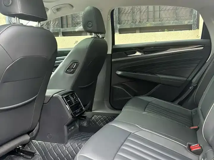 Passat 2023 facelift 330TSI Elite Edition 8