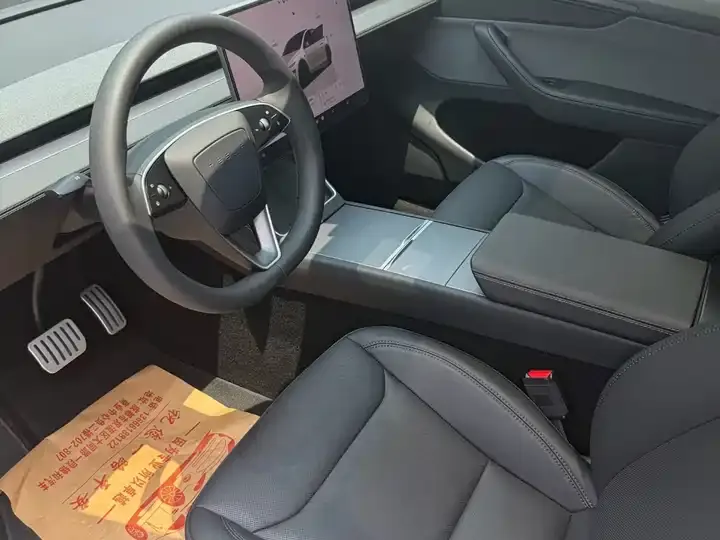 Model Y 2026 rear-wheel drive version 4