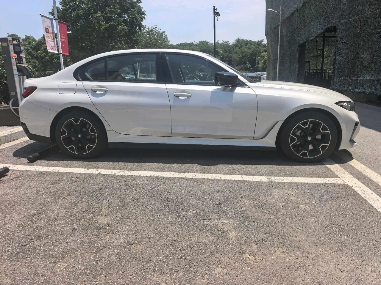 BMW 2025 i3 eDrive 40 L obsidian night suit automatic gear 5
