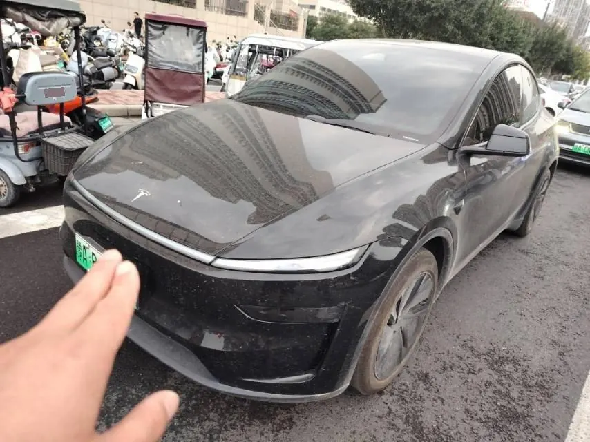 Tesla 2024 Model Y rear-wheel drive version automatic transmission - View 1