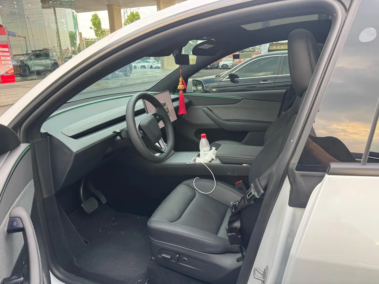 Tesla 2026 Model Y Long Range Rear-Wheel-Drive Automatic 2