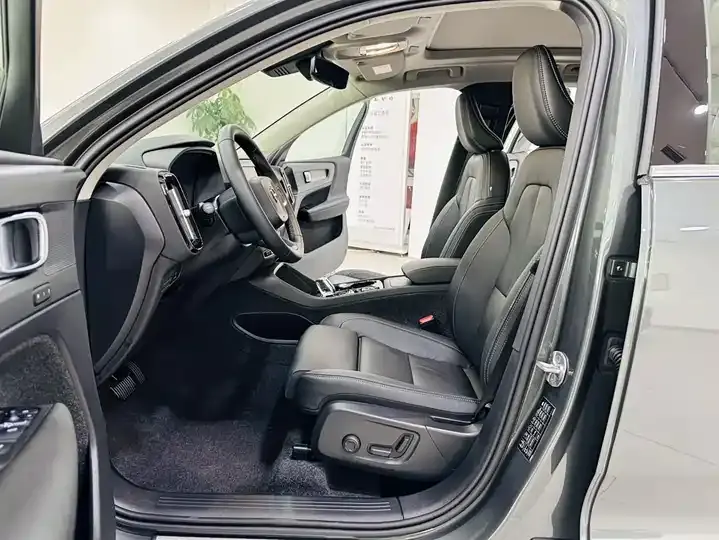 Volvo XC40 2026 B4 4WD Zhiyuan Deluxe Edition 12