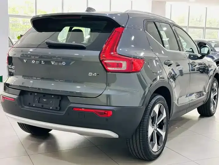 Volvo XC40 2026 B4 4WD Zhiyuan Deluxe Edition 2