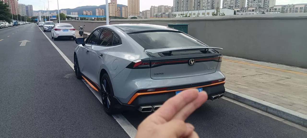 ChangAn 2024 UNI-V 1.5T Prestige Automatic 4