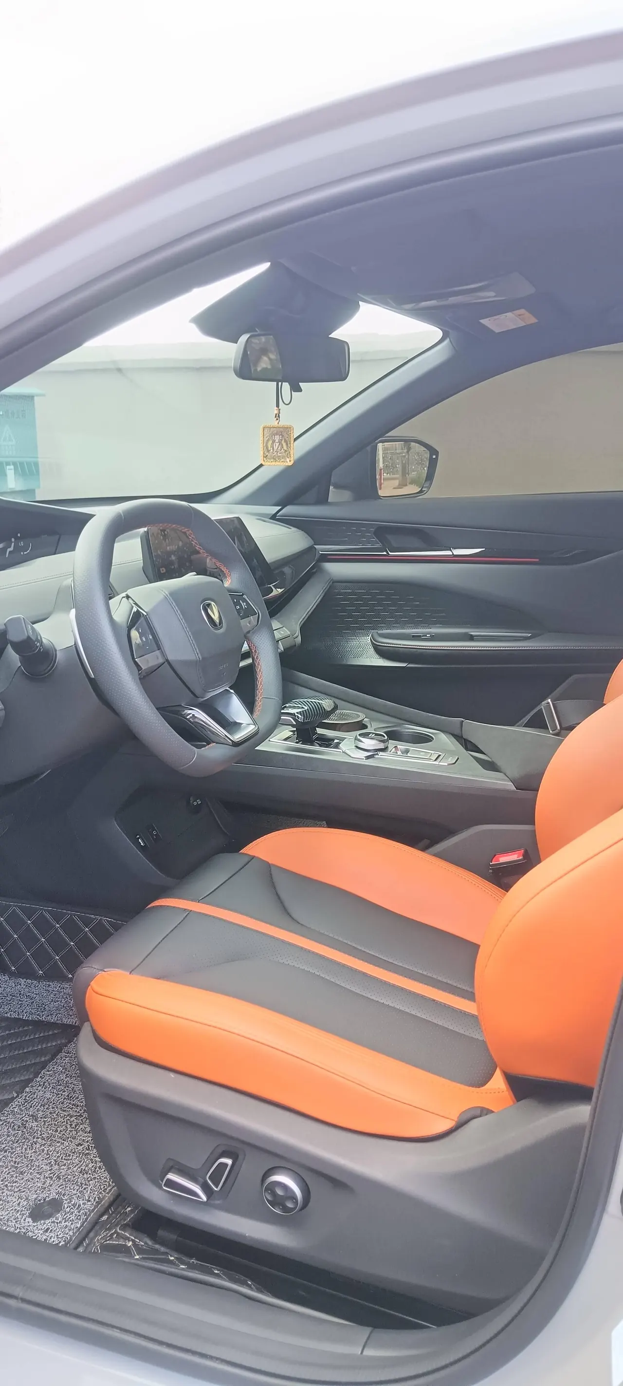 ChangAn 2024 UNI-V 1.5T Prestige Automatic 6