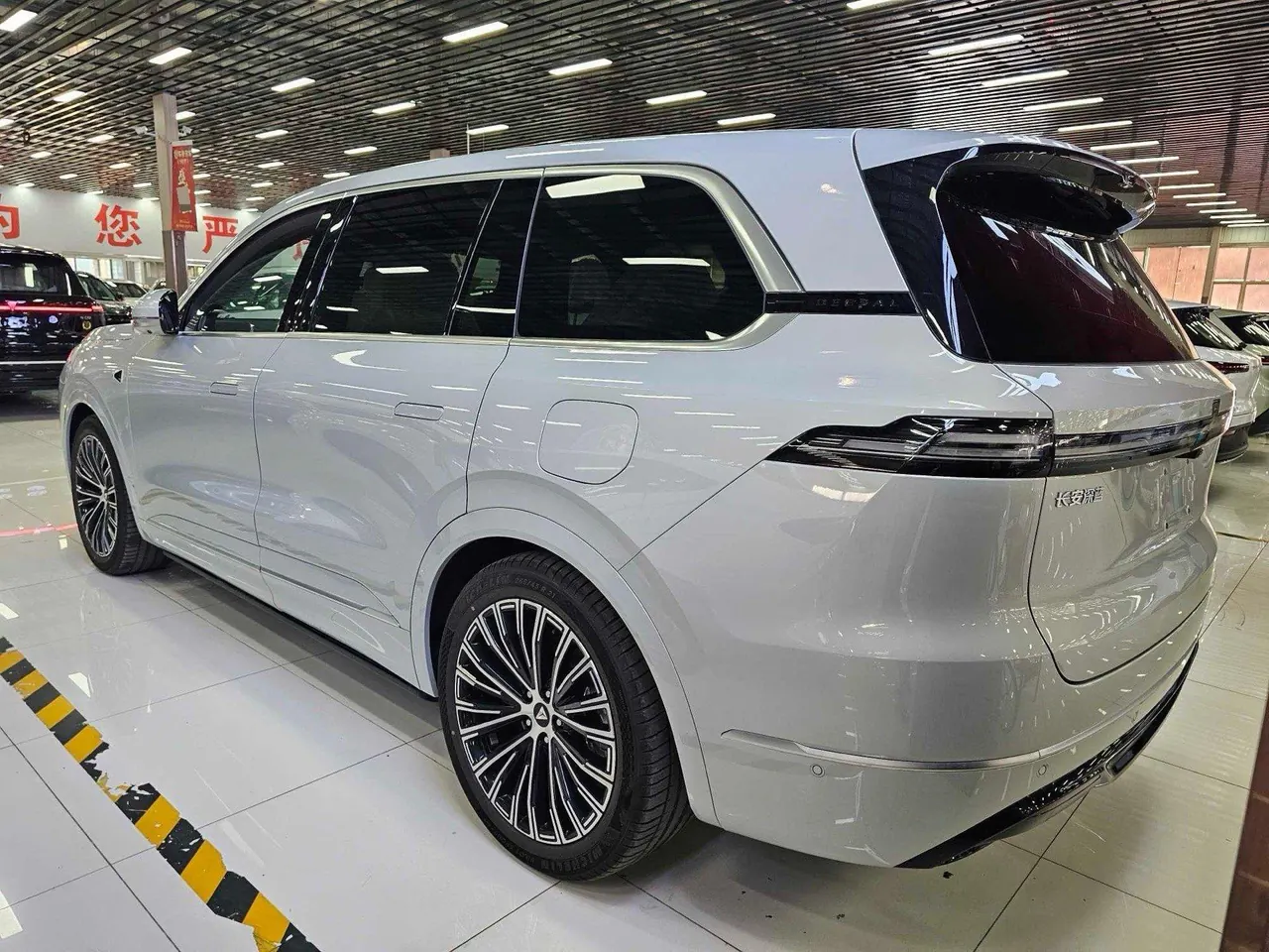 ChangAn Deepal 2025 S09 four-wheel drive Ultra high-fixed automatic gear 3