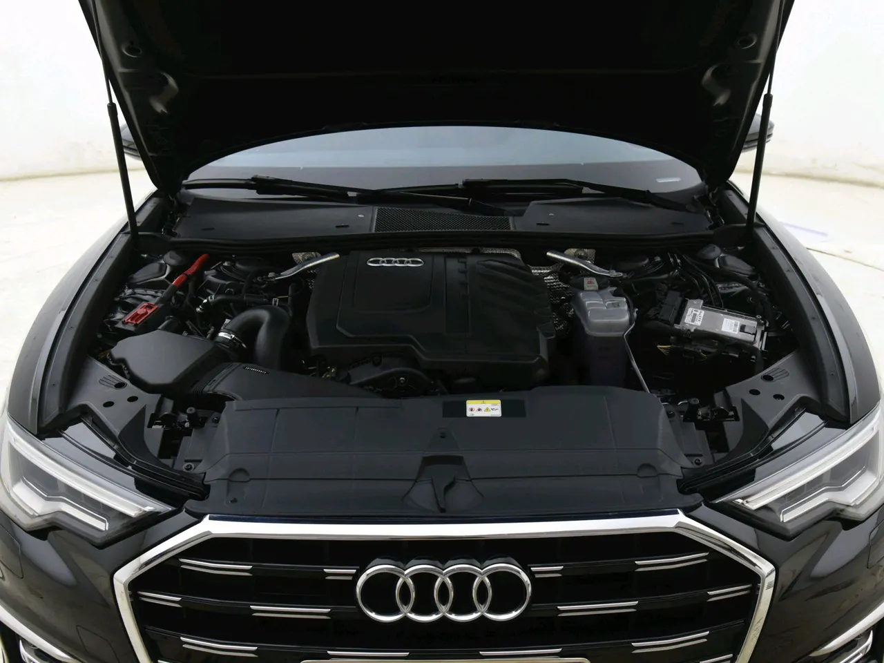 Audi 2023 A6L 2.0TFSI 40TFSI Deluxe Dynamic Automatic 6