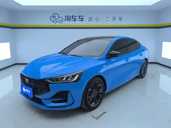Открыть галерею: Focus 2022 sedan EcoBoost 180 automatic ST Line