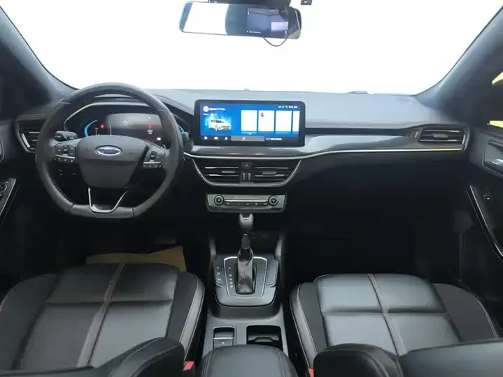 Focus 2022 sedan EcoBoost 180 automatic ST Line 12