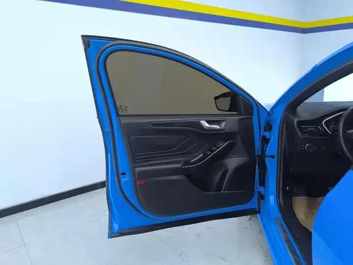 Focus 2022 sedan EcoBoost 180 automatic ST Line 7