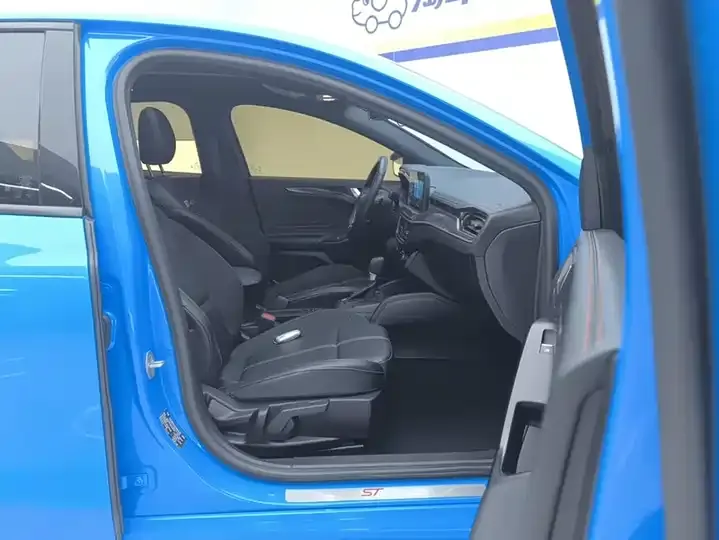 Focus 2022 sedan EcoBoost 180 automatic ST Line 8