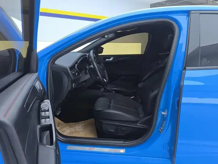 Focus 2022 sedan EcoBoost 180 automatic ST Line 9