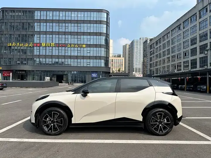 Zeekr X 2023 rear drive ME version 5 seats 4