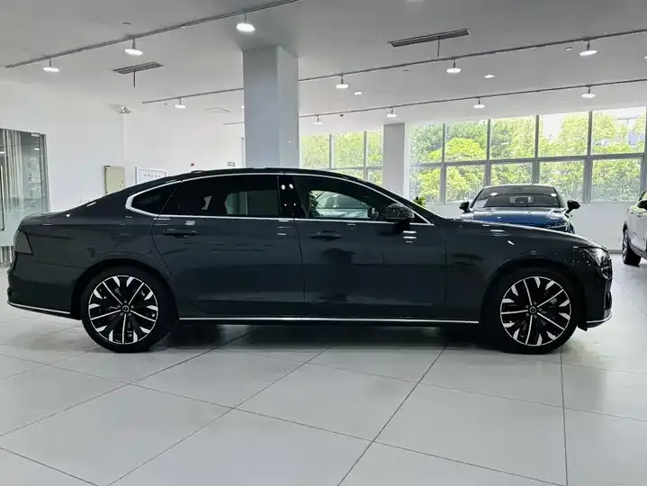 Volvo S90 plug-in hybrid 2026 plug-in hybrid four-wheel drive long endurance Zhiyuan Deluxe Edition 2