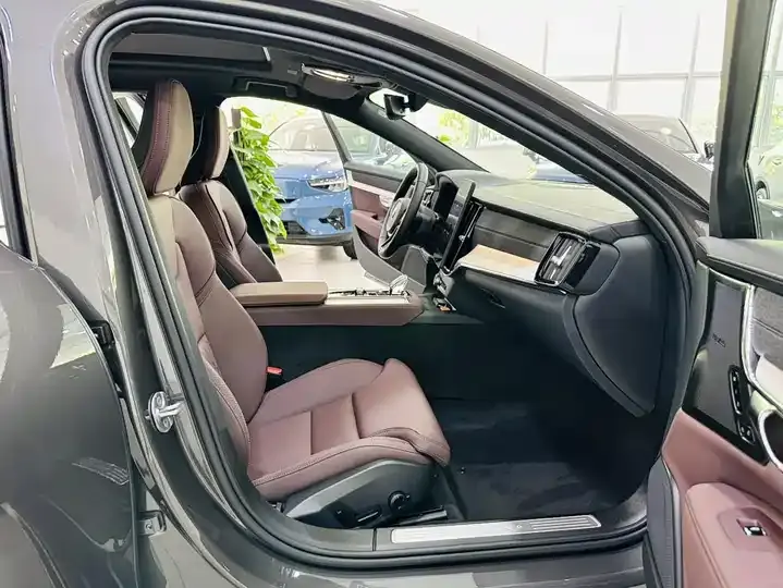Volvo S90 plug-in hybrid 2026 plug-in hybrid four-wheel drive long endurance Zhiyuan Deluxe Edition 7