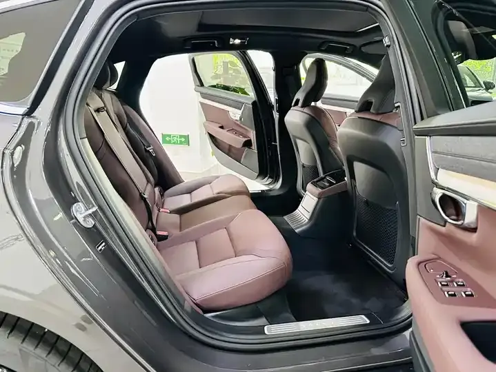 Volvo S90 plug-in hybrid 2026 plug-in hybrid four-wheel drive long endurance Zhiyuan Deluxe Edition 9