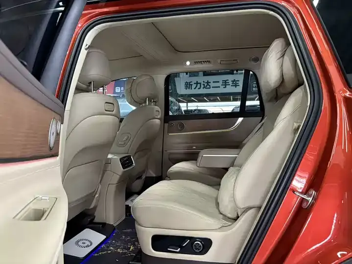 AITO M9 2024 extended range Ultra version 42kWh 6-seat version 12